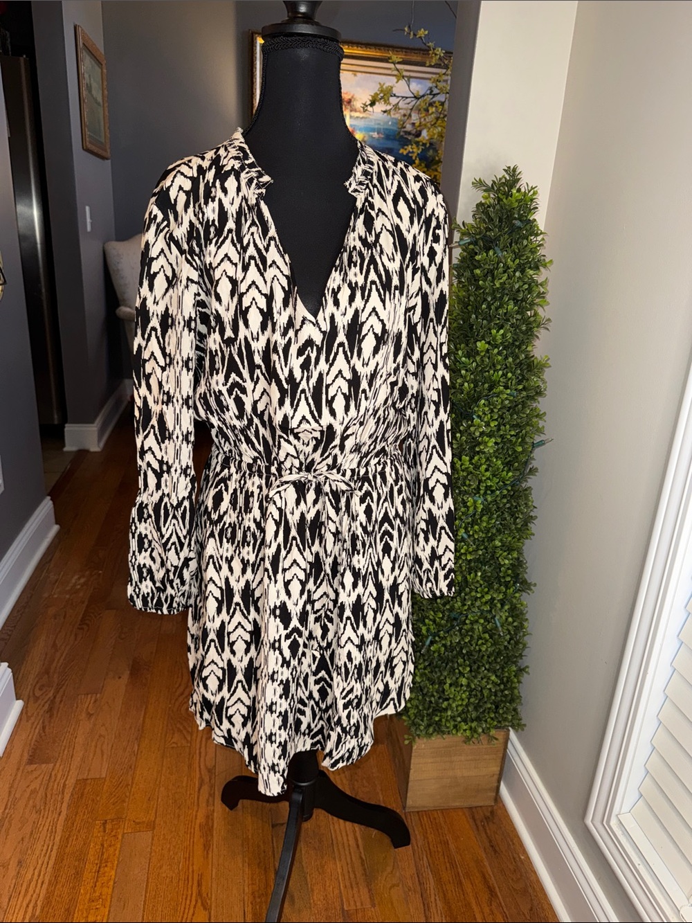 GAP Black and White Printed Long Sleeve Tie-Waist Dress